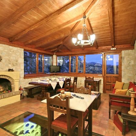 Hotel Archontiko Kolokotroni Stemnitsa Pokoj fotografie